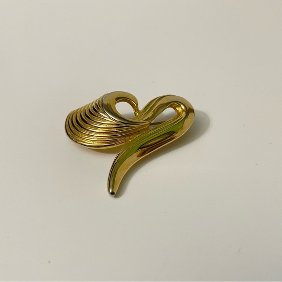 Golf Tone Swirl Ribbon Pin Brooch - Picture 8 of 15